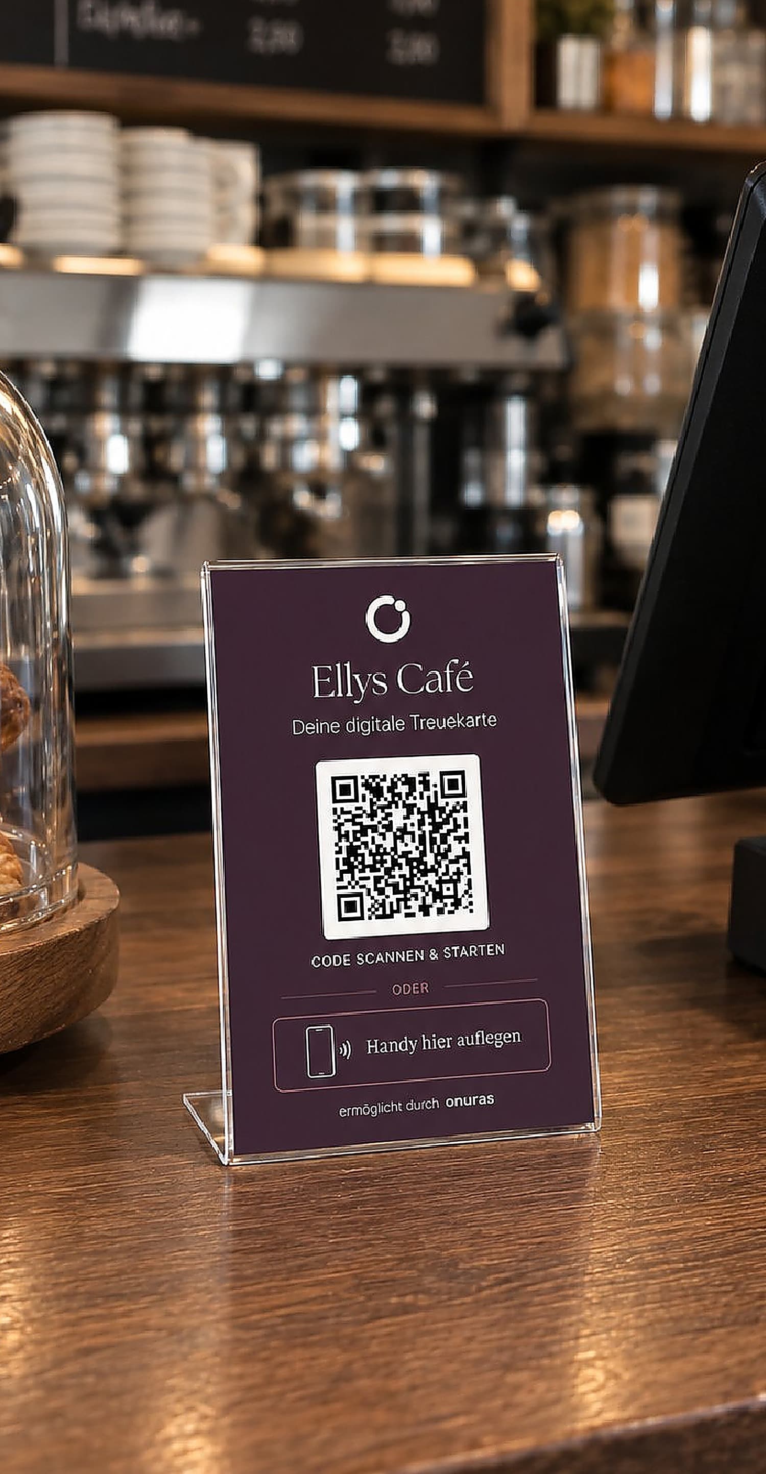 Onuras-Aufsteller für Ellys Café mit QR-Code und NFC am Tresen